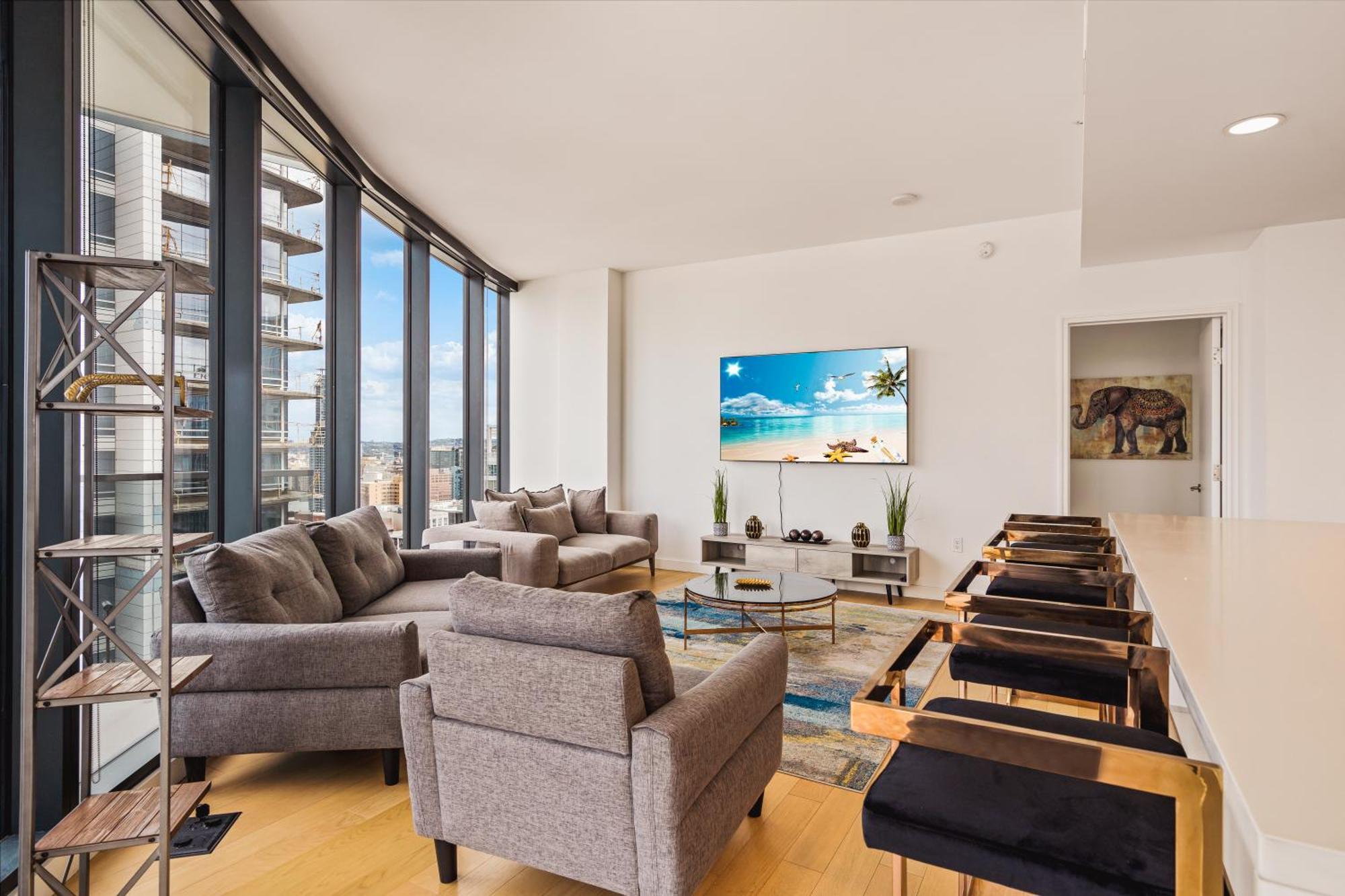 3 Bed 3 Bath Penthouse At Prime Location Appartement